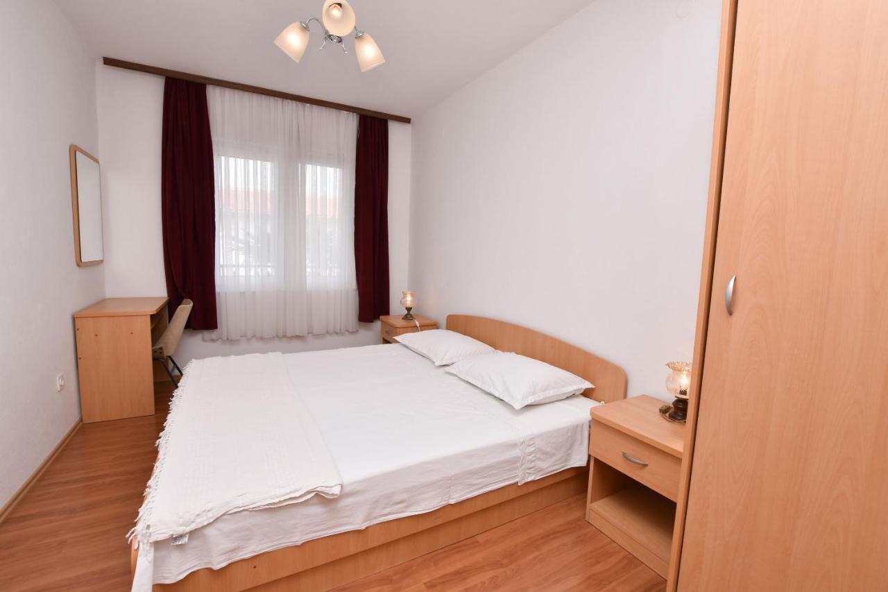 Apartments And Room Kiko Primošten Kültér fotó