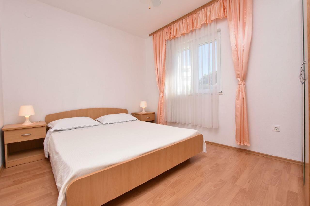 Apartments And Room Kiko Primošten Kültér fotó
