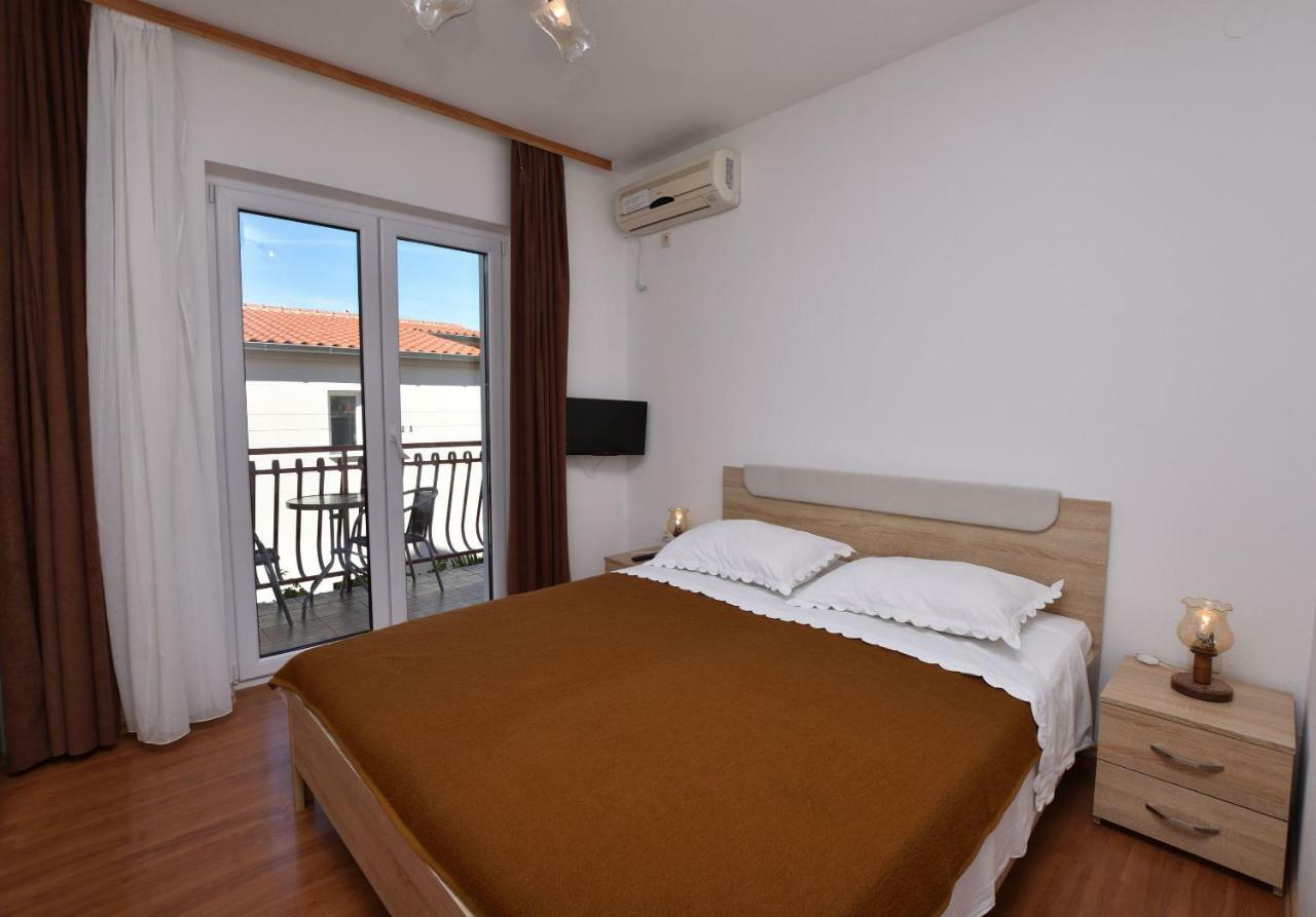 Apartments And Room Kiko Primošten Kültér fotó